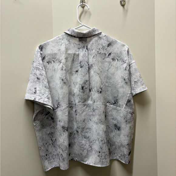 Lululemon | Marble Pattern Button-Up Shirt - Picture 2 of 3